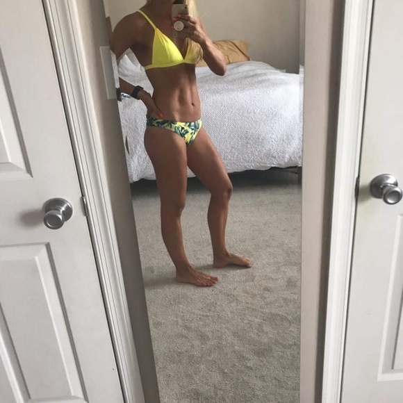 ⬇️ SALE ⬇️1 LEFT 🌴2 Piece Tropical Bikini🌴 - Picture 2 of 6